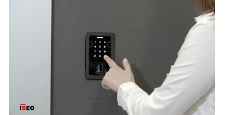 Czytnik uwierzytelniający zbliżeniowy z kontrolą dostępu