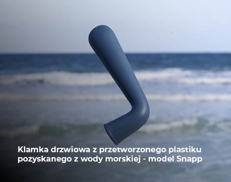 Klamki do drzwi z przetworzonego plastiku pozyskanego z wody mor